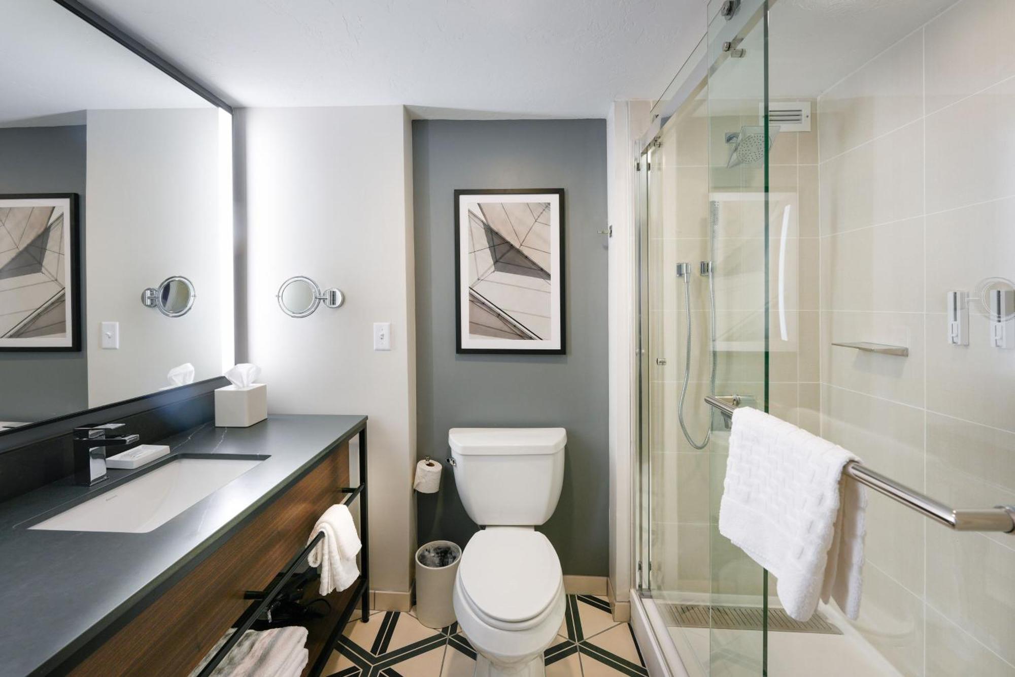 Marriott Waterfront & Convention Center Hotel