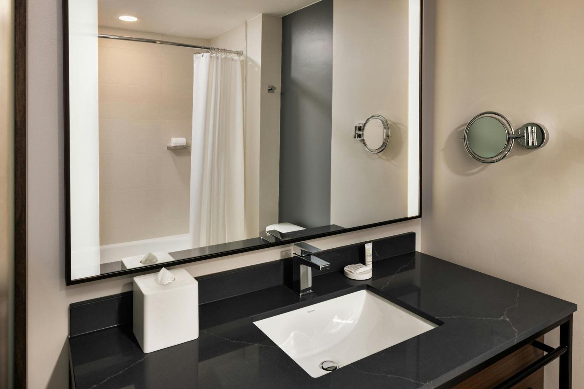 Marriott Waterfront & Convention Center 4* Oshkosh