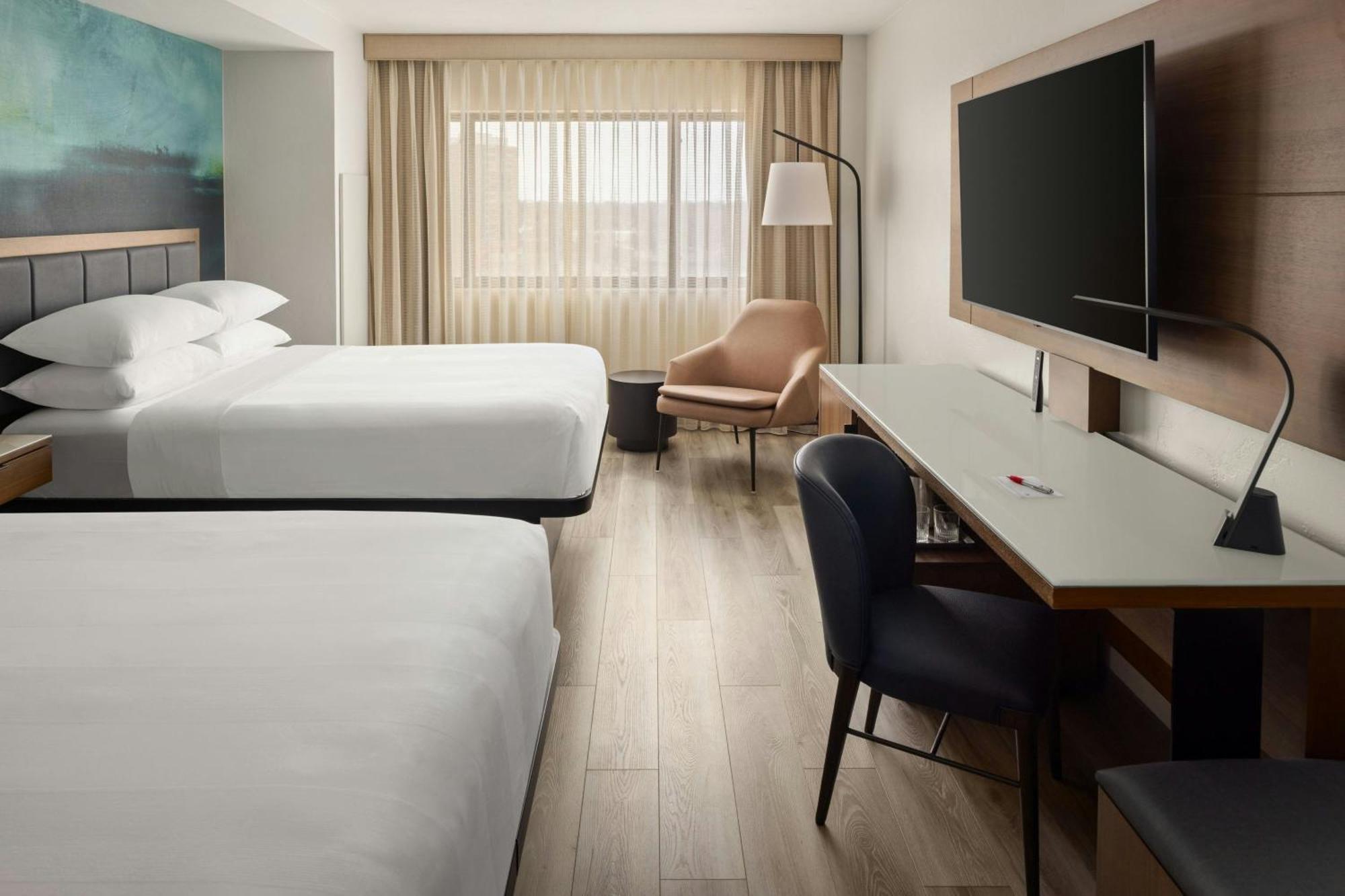 Marriott Waterfront & Convention Center Hotel