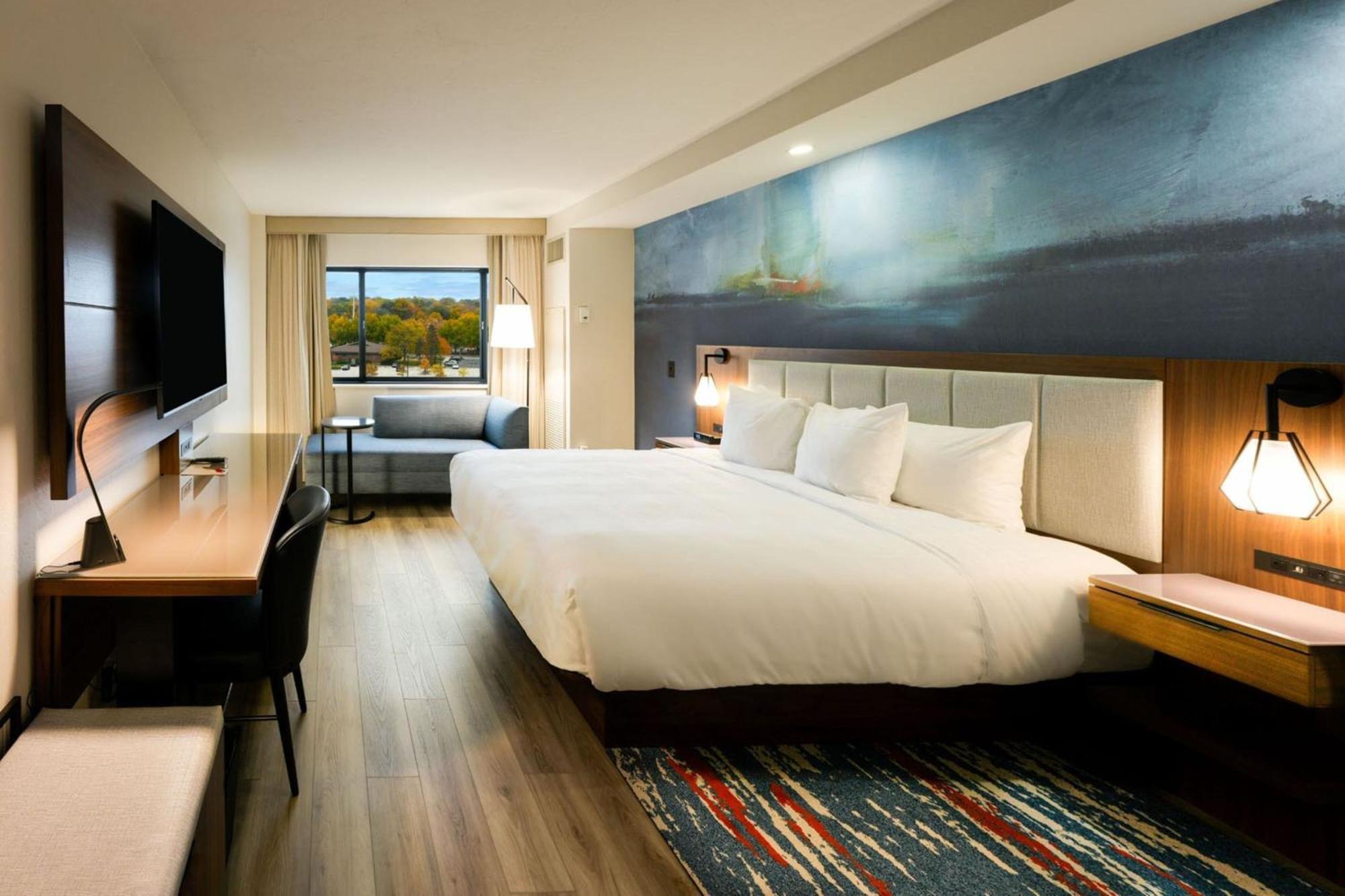 Marriott Waterfront & Convention Center Hotel