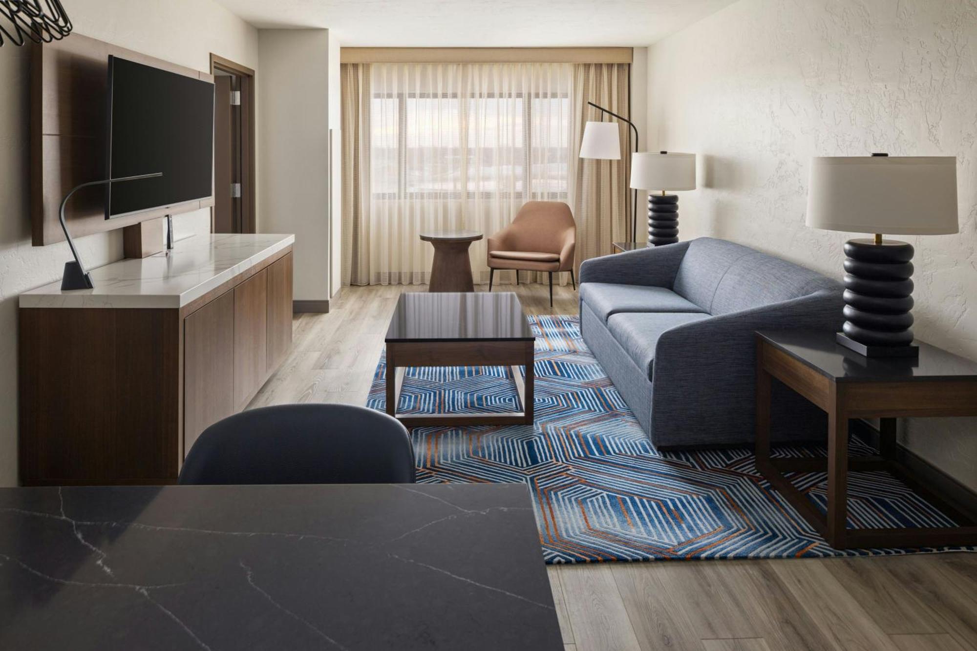 Marriott Waterfront & Convention Center Hotel 4*