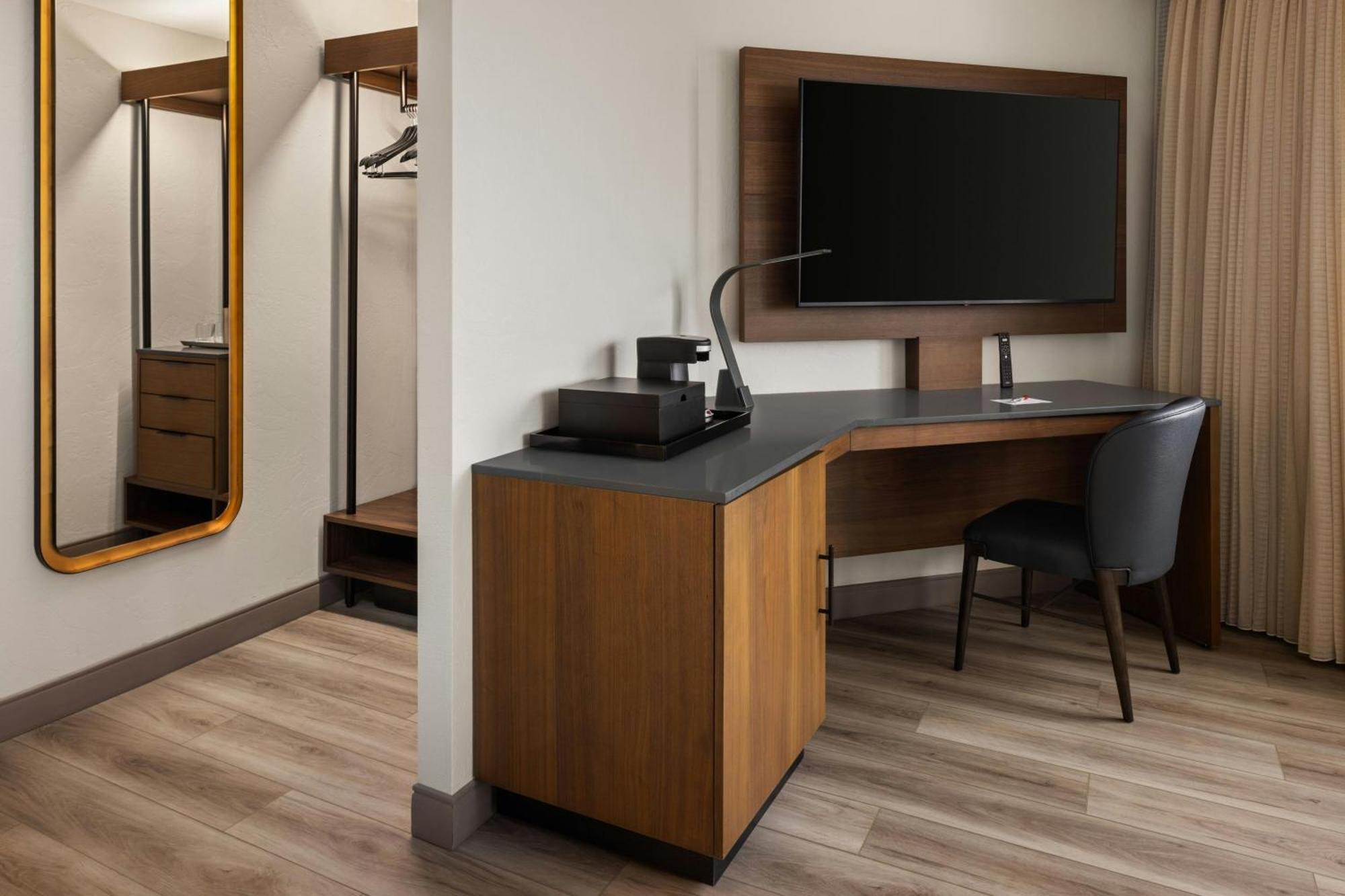 Marriott Waterfront & Convention Center