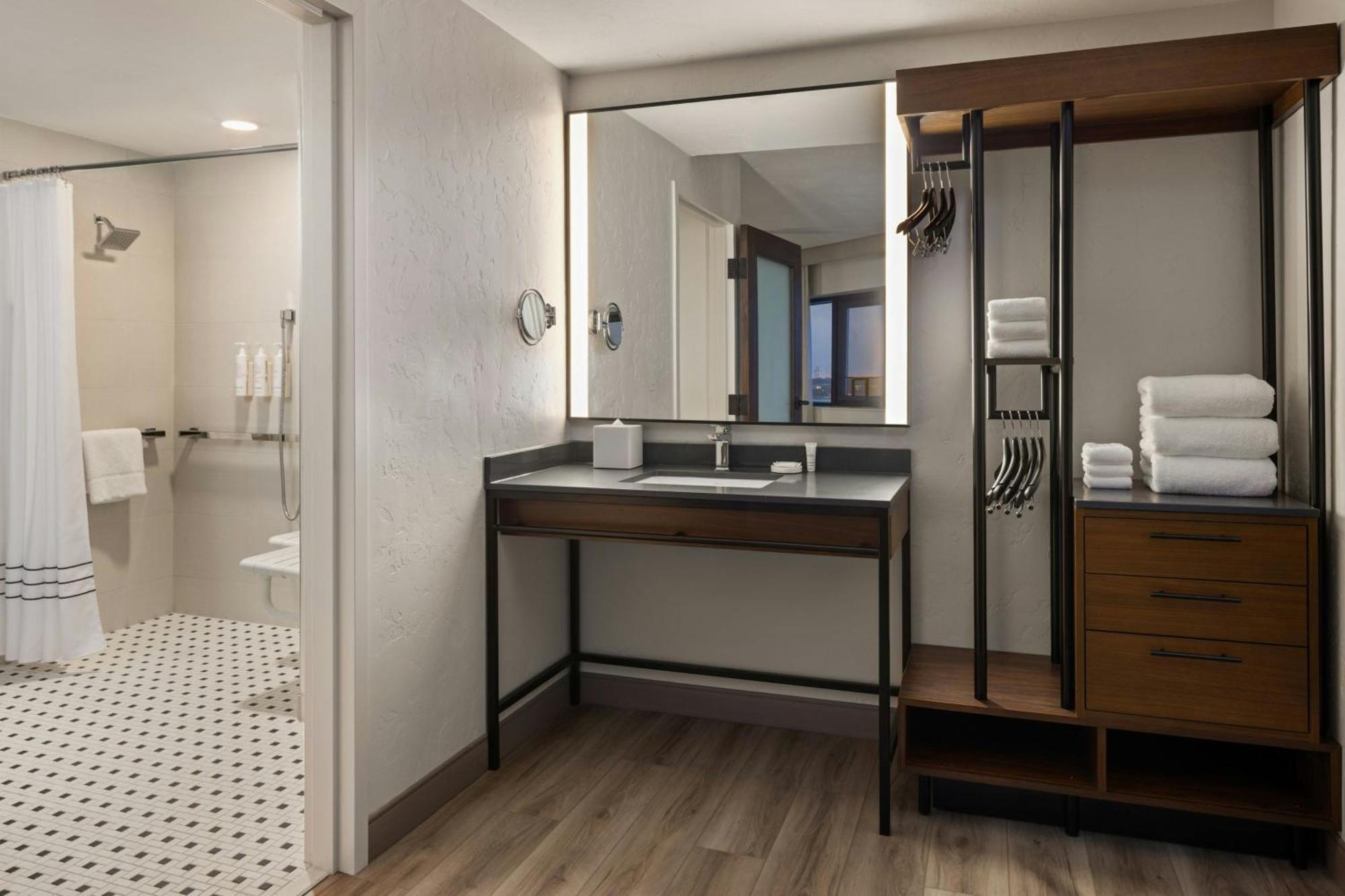 Hotel Marriott Waterfront & Convention Center 4*